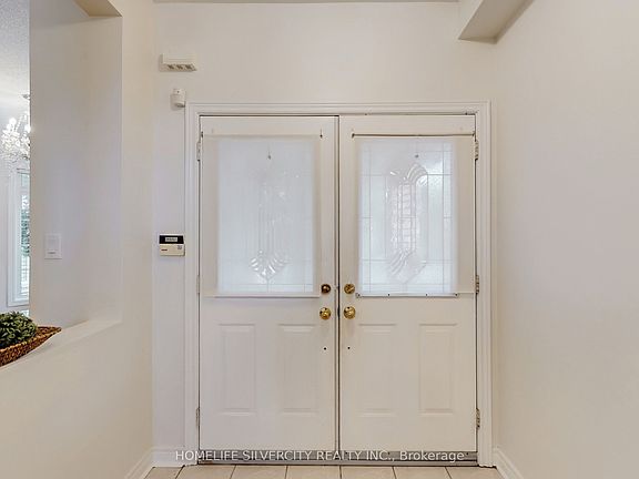 4th image of 6 Rouge Fairway St