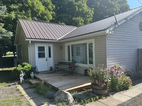 90 Mary St, Morris Turnberry, ON N0G 2W0