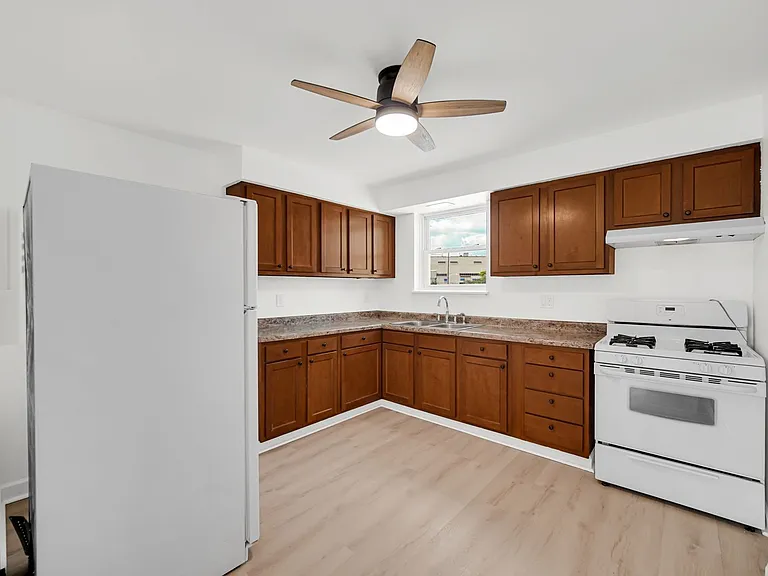 1307 Calumet Ave — Photo 8