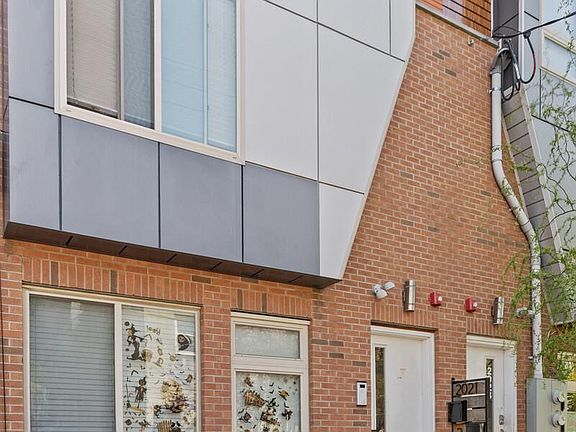 3rd image of 2021 E Susquehanna Ave APT 3