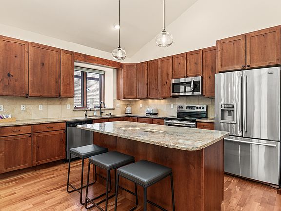 Kitchen | Breakfast Bar for 3