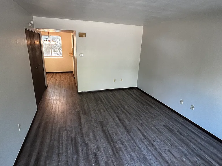 3440 W Richwoods Blvd — Photo 5