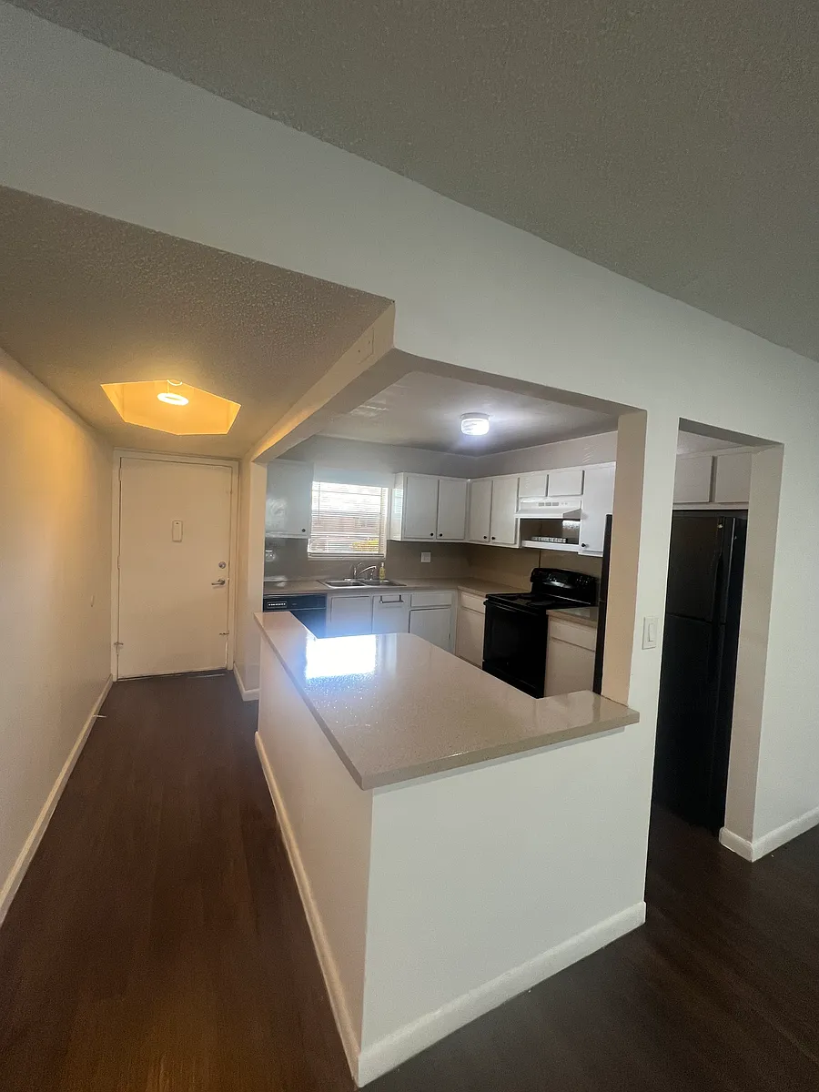 Building Photo - 2832 Fillmore St #18