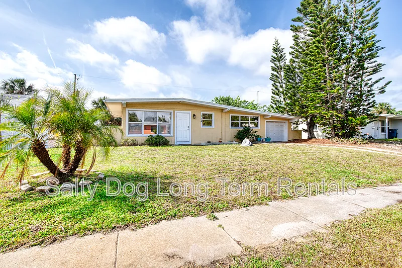 3 bed, 2.0 bath, 1408 sqft, $2,250 — Photo 3