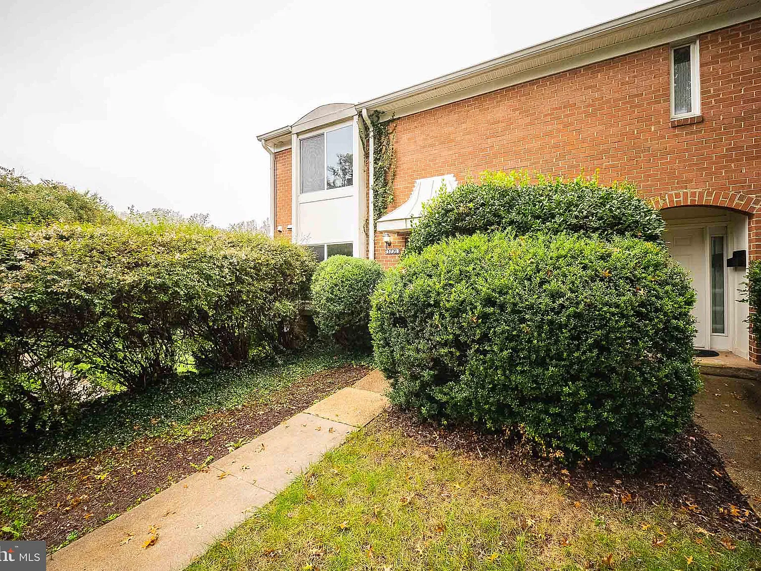 3 bed, 2.5 bath, 1610 sqft, $2,700 — Photo 3