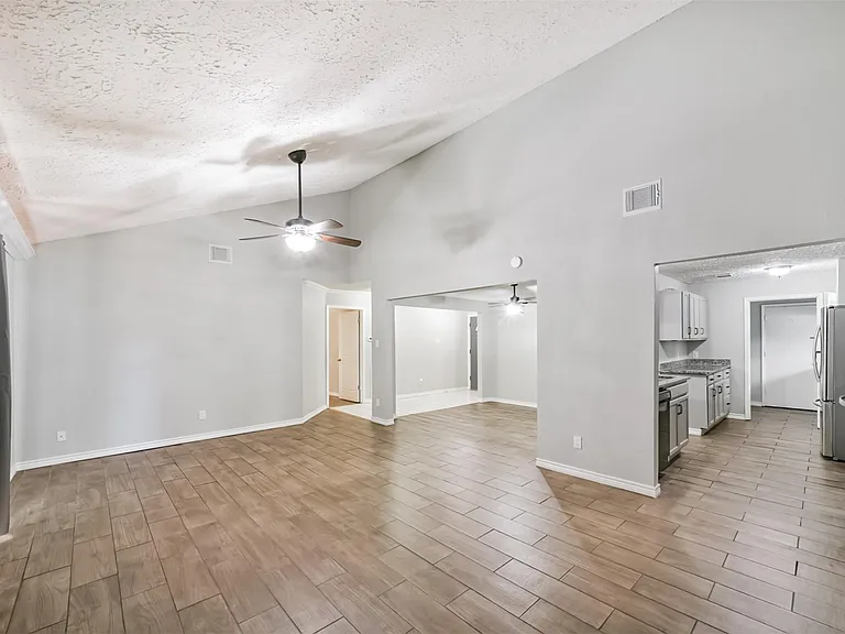 22203 Fincastle Dr — Photo 7