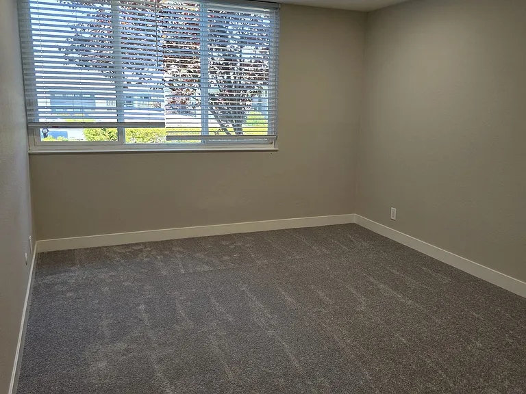 Crestview Apartments — Photo 30
