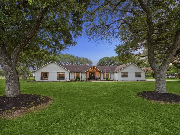 1759 Woody Ln, Sealy, TX 77474