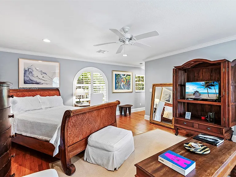 814 W Dilido Dr — Photo 18