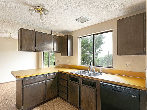 4th image of 801 SE 31st St