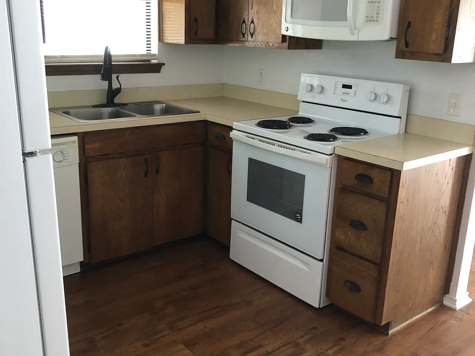 2 bed, 875 sqft, $900 — Photo 3