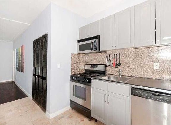 3rd image of 928 Euclid Ave APT 3