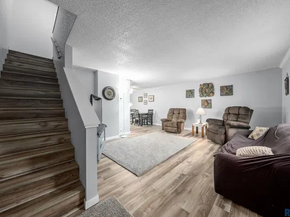 101 N Pipestone St Unit 4, Brandon, SD 57005