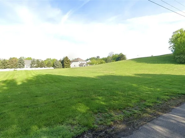 School Ave NE, North Canton, OH 44720