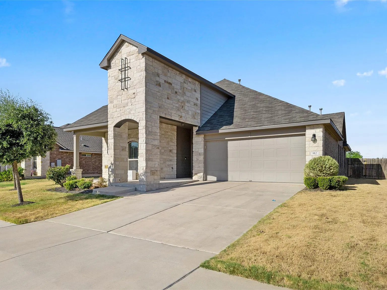 4 bed, 3.0 bath, 2653 sqft, $2,700 — Photo 3