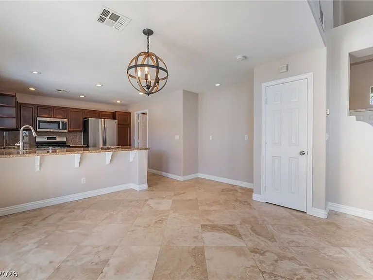 10401 Horseback Ridge Ave — Photo 7