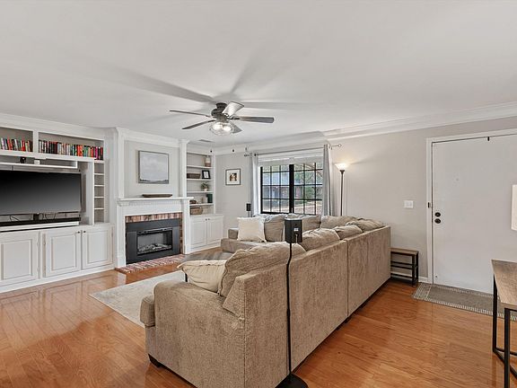 4th image of 967 Green Oaks Dr
