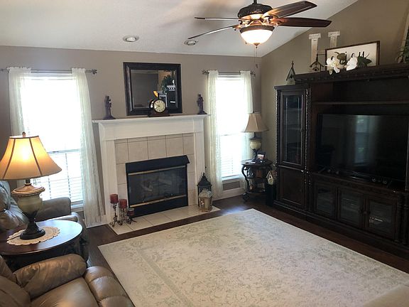 5th image of 442 Shoal Lake Dr