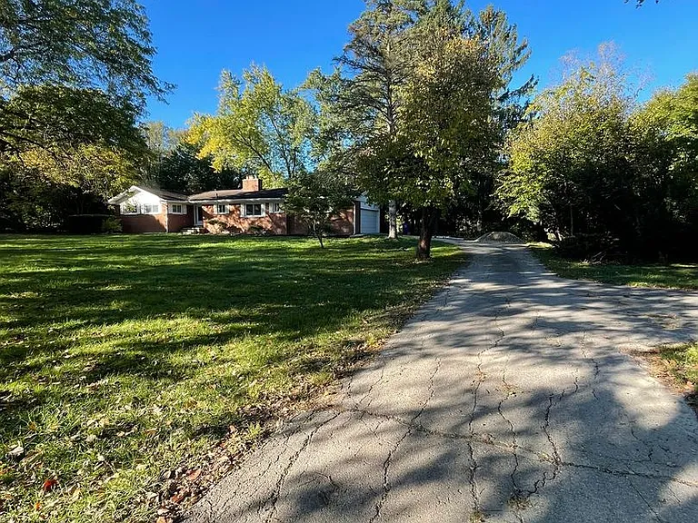 3212 Charing Cross Rd — Photo 48