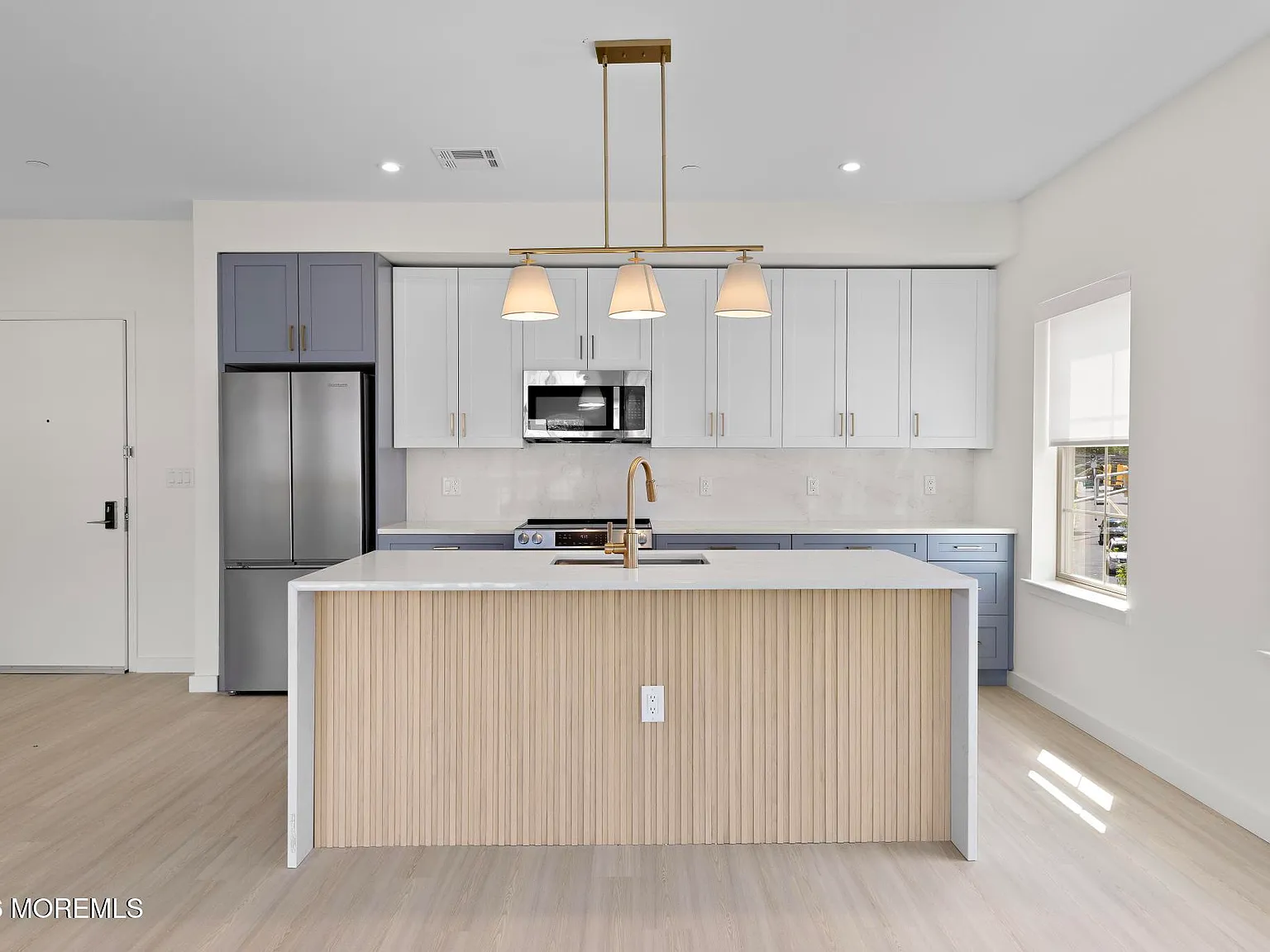 1 bed, 890 sqft, $2,665 — Photo 3