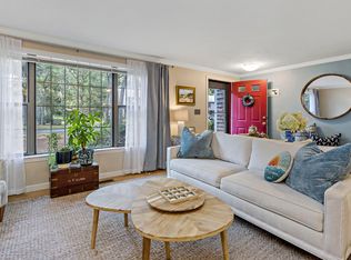 195 Falmouth Road APT 3F, Mashpee, MA 02649