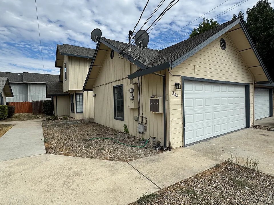 304 N Pleasant Ave