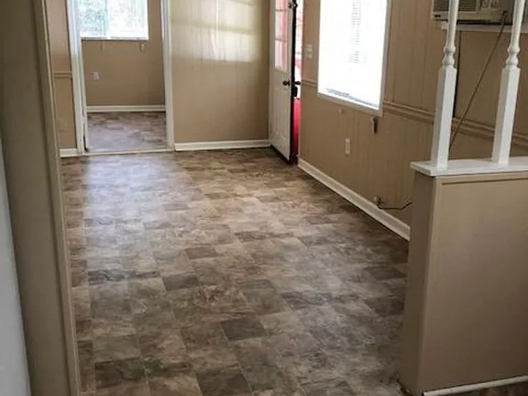 275 S McDonald Rd SW — Photo 2