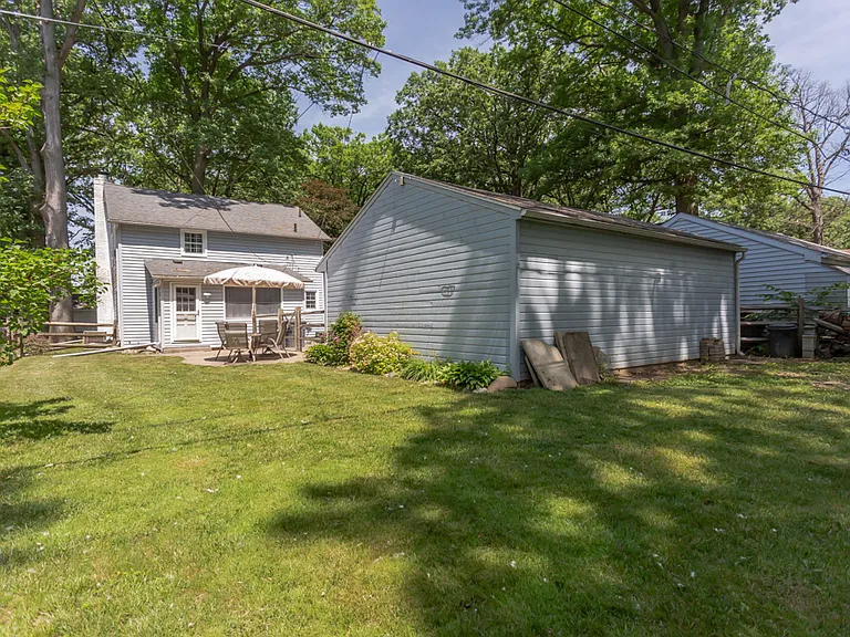 4243 Beverly Dr — Photo 9
