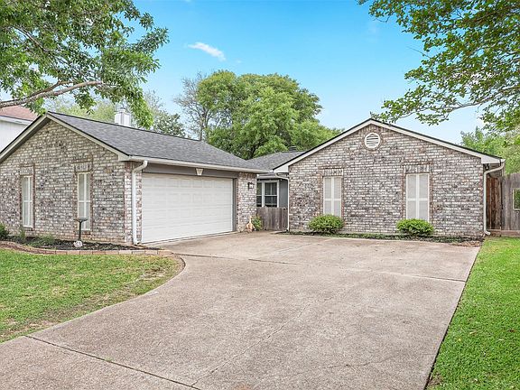 3rd image of 10915 Pecan Dr