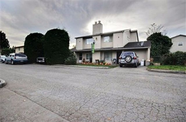 1st image of 1326 3rd St SE APT A