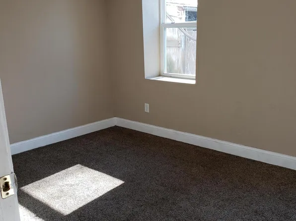 705 W 5th St, Muscatine, IA 52761