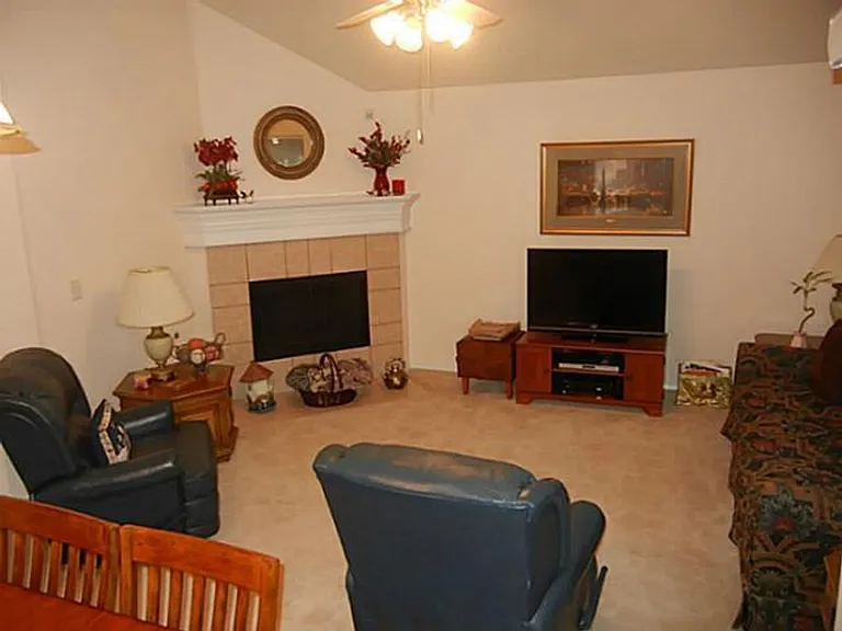 1606 Mapleleaf Falls Dr — Photo 9