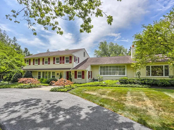 130 Sky Meadow Ln, Leola, PA 17540