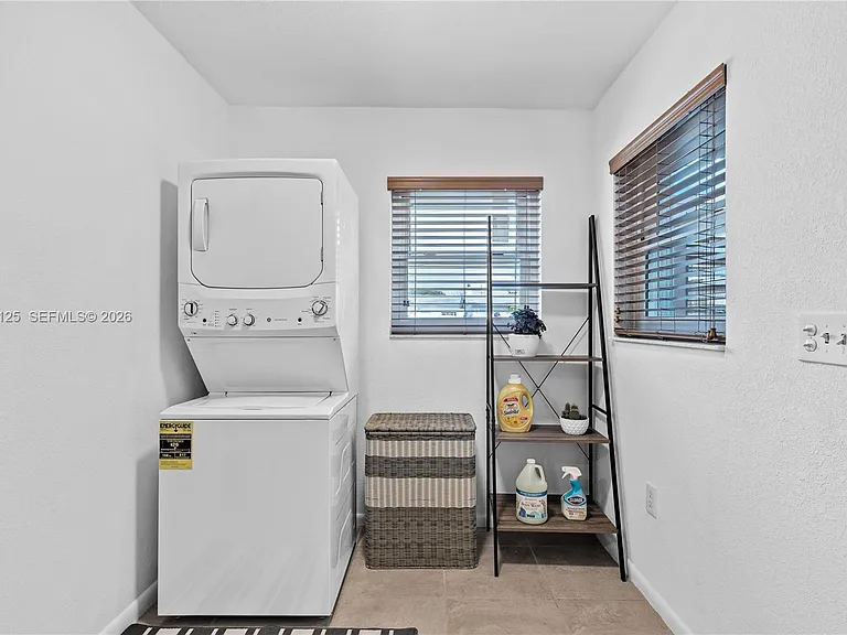 1430 NE 11th St — Photo 17