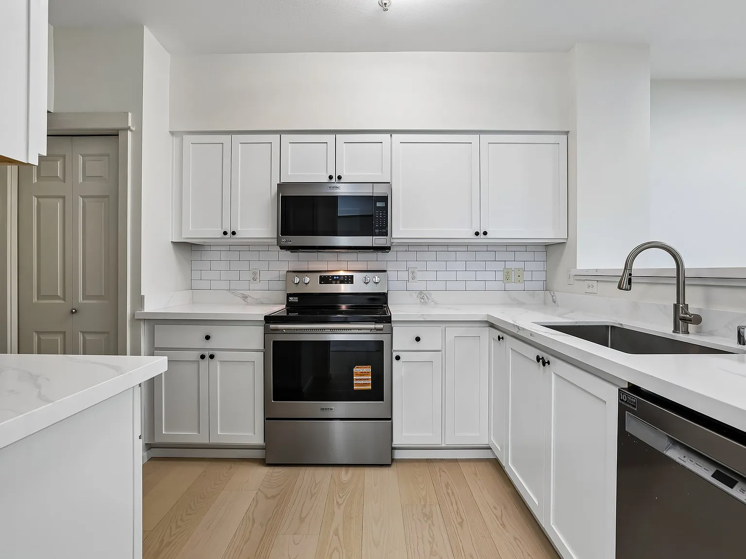 3 bed, 1286 sqft, $2,475 — Photo 3