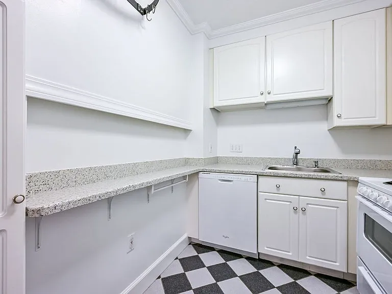 150 Rumford Ave #410 — Photo 9