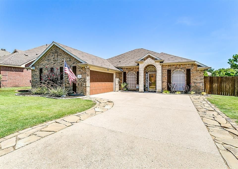 1st image of 517 Lakeview Cir