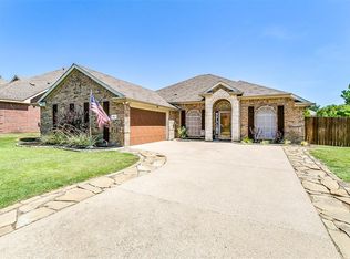 517 Lakeview Cir, Burleson, TX 76028