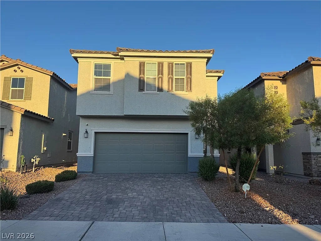 5 bed, 3.0 bath, 2476 sqft, $2,850 — Photo 2