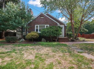 7 Lake Ave, Helmetta, NJ 08828