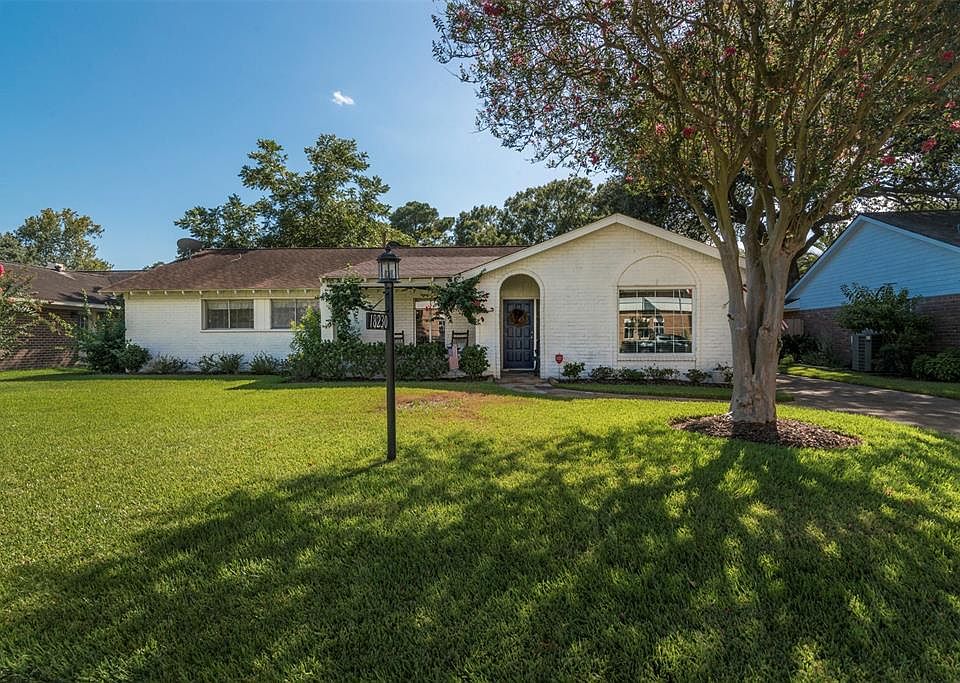 2nd image of 18230 Point Lookout Dr