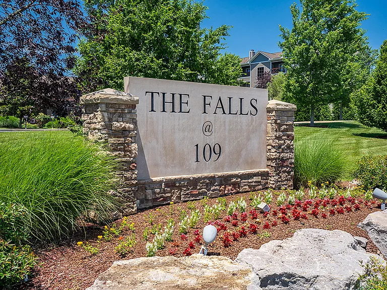 Falls at 109 — Photo 46