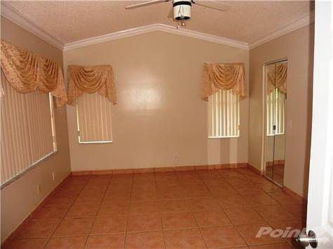 5th image of 801 Sand Creek Cir