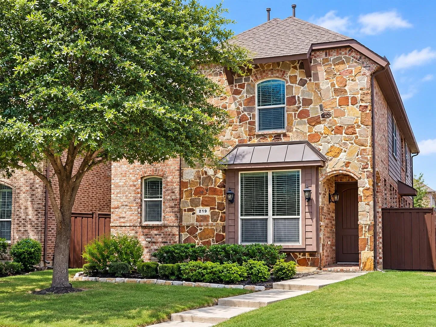 4 bed, 3.5 bath, 3017 sqft, $3,200 — Photo 1