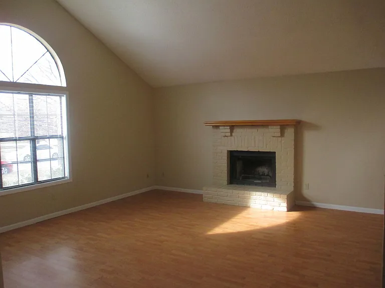 2608 Whitmore Dr — Photo 3