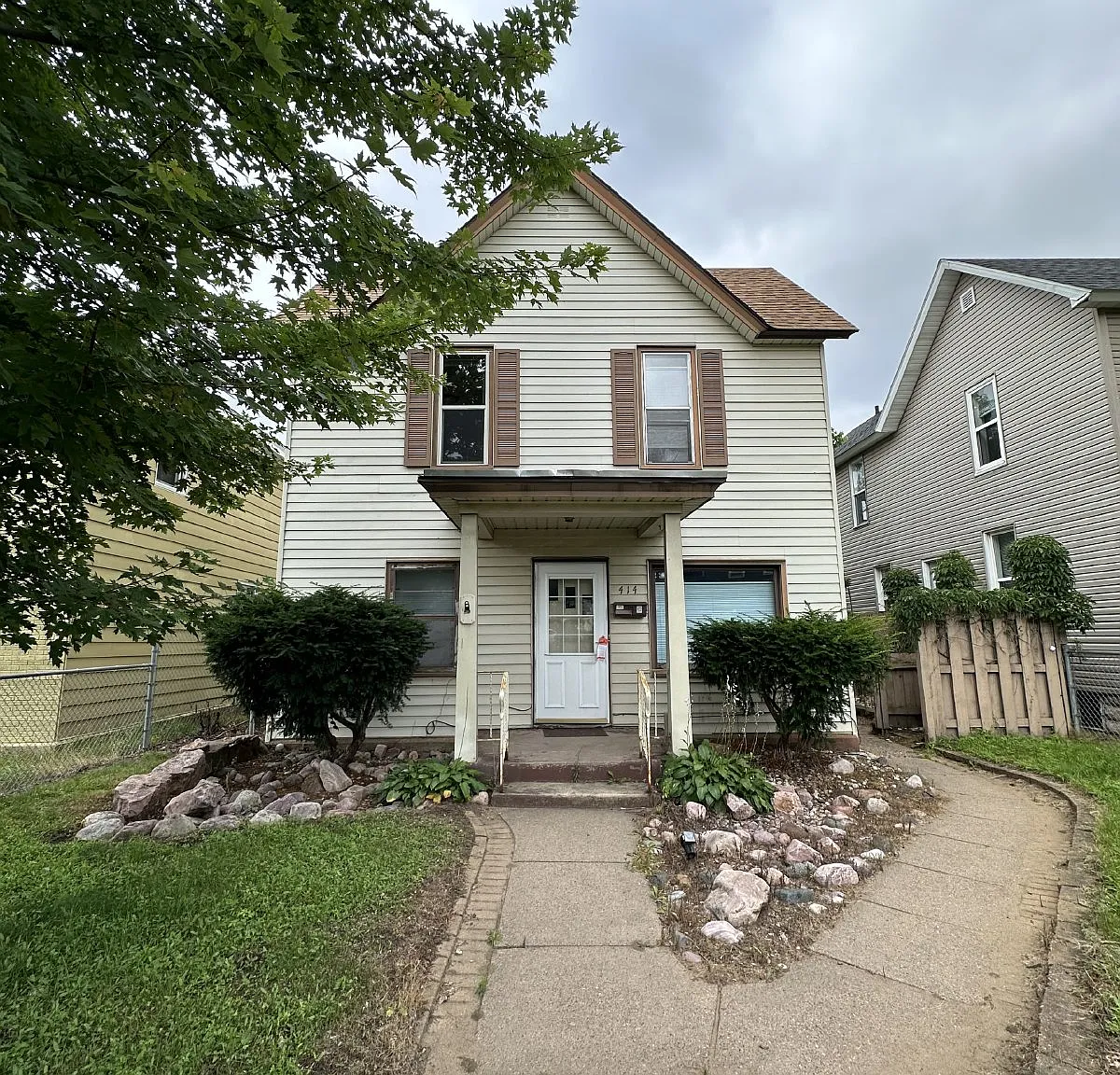 4 bed, 1.0 bath, 1776 sqft, $425 — Photo 1