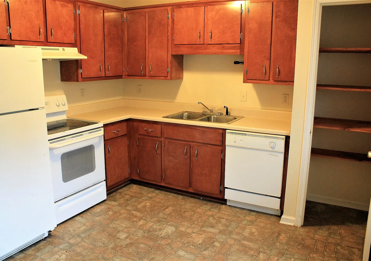 Raleigh Dr. 296 A-D — Photo 3