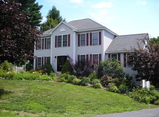 29 Burbank Rd, Londonderry, NH 03053