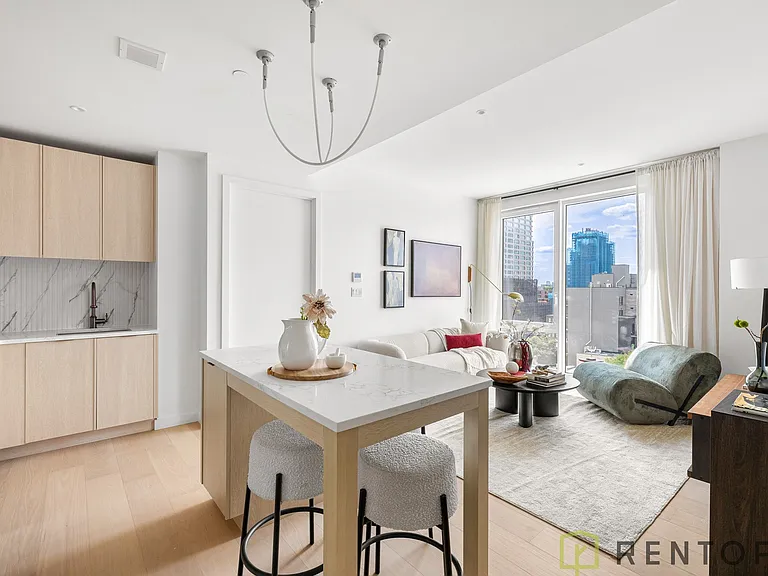 224 3rd Ave #9H — Photo 2