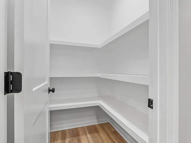 410 Lincolnshire Blvd — Photo 12